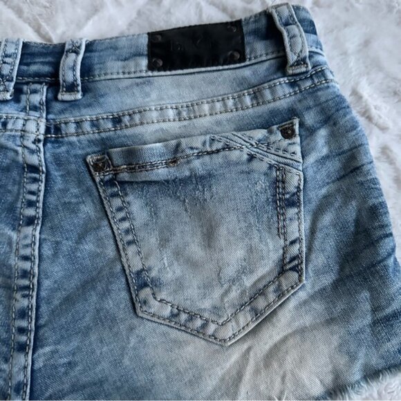 Buckle Black | Fit No. 256 Boyfriend Stretch Short | Size 26 - Picture 7 of 13